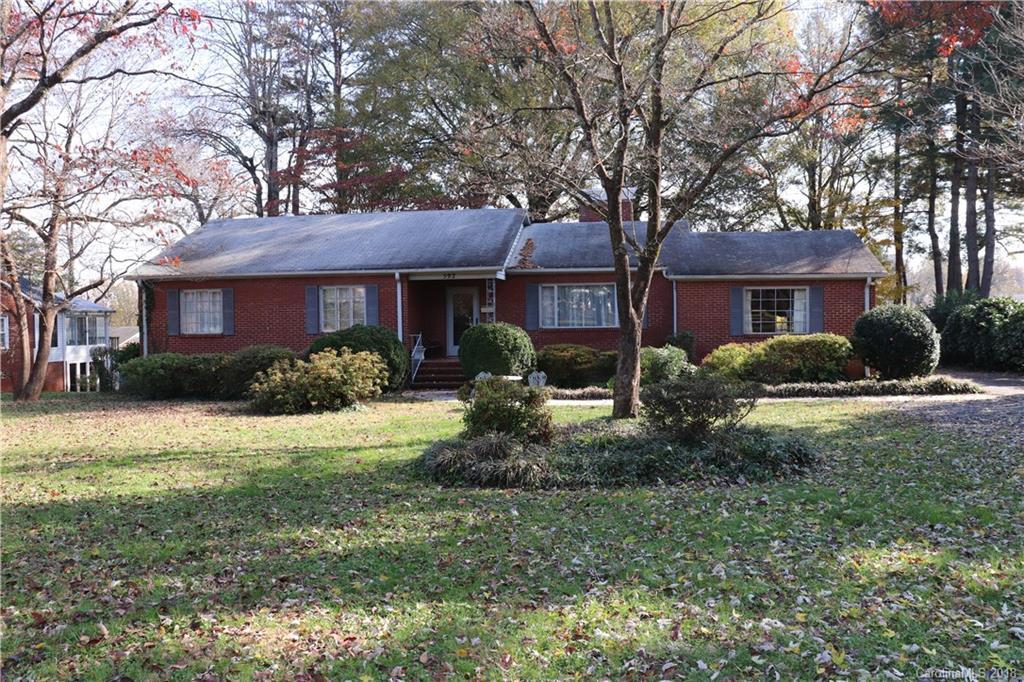592 Dogwood Rd., Statesville, NC 28677