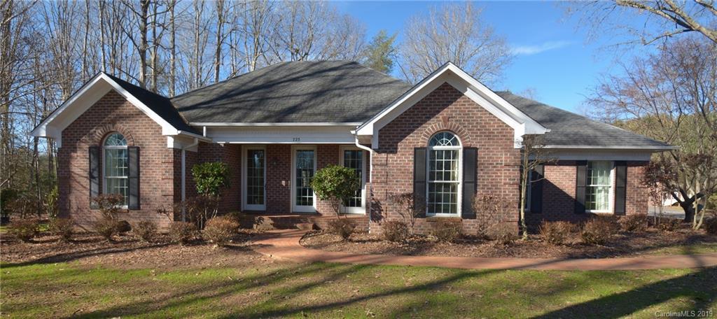 725 Maplewood Ln., Statesville, NC 28625