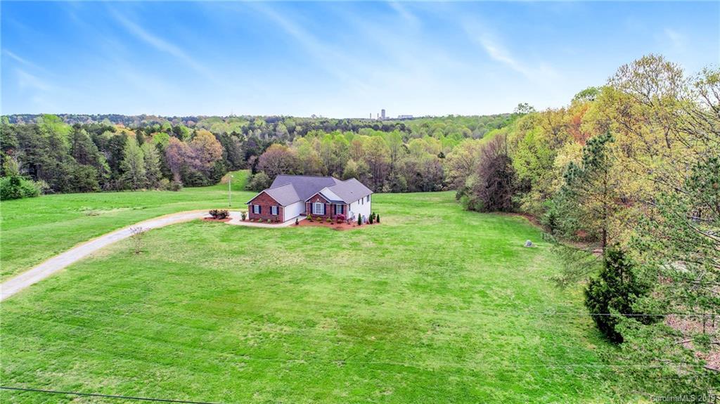 3500 Reid Cir., Sherrills Ford, NC 28673