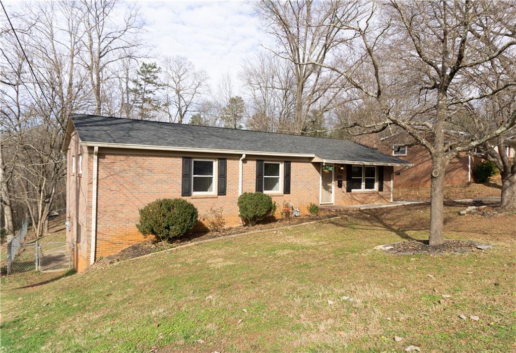 632 7th Avenue Pl., Hickory, NC 28602