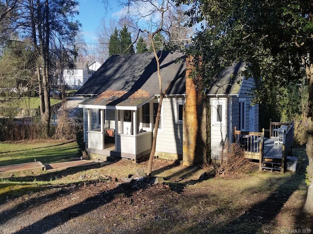 423 Algeria St., Hendersonville, NC 28792