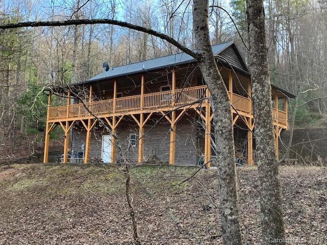 215 Mountain Bluff Tr., Hendersonville, NC 28792