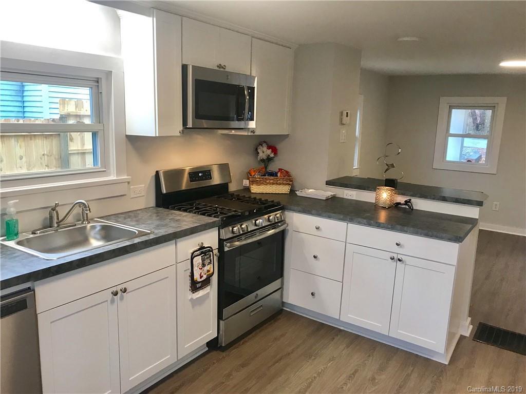 116 N Blue Ridge Ave., Hendersonville, NC 28792