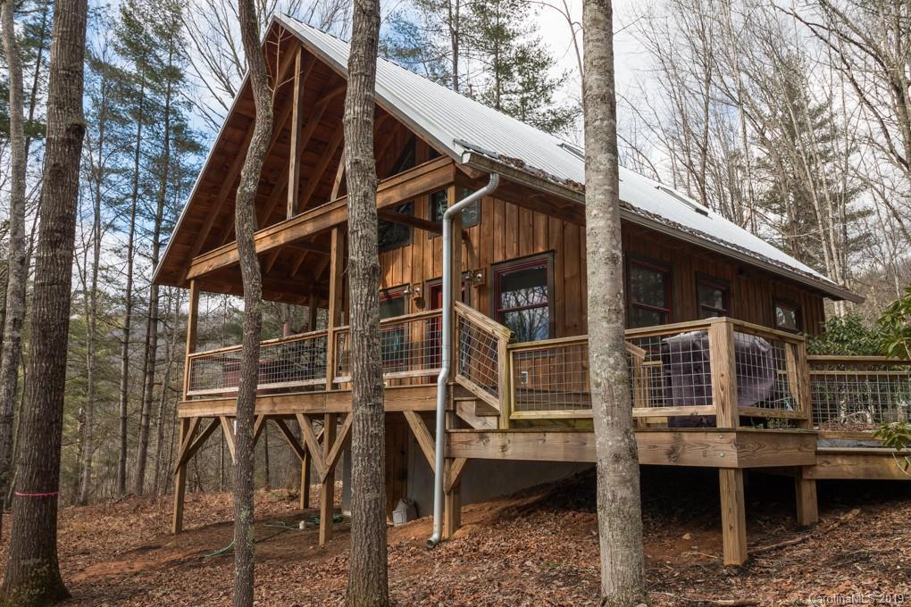 49 Pokeweed Ln., Leicester, NC 28748