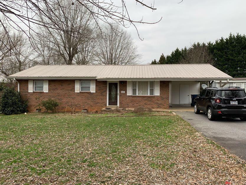 1011 30th St., Longview, NC 28602