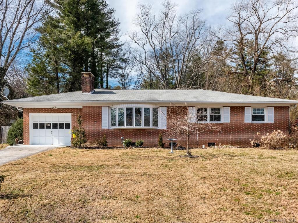 925 Judsen Ln., Hendersonville, NC 28739