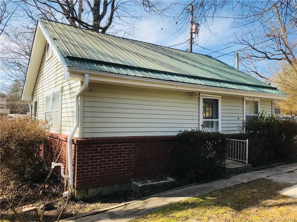 11 S Brown Ct., Hendersonville, NC 28791