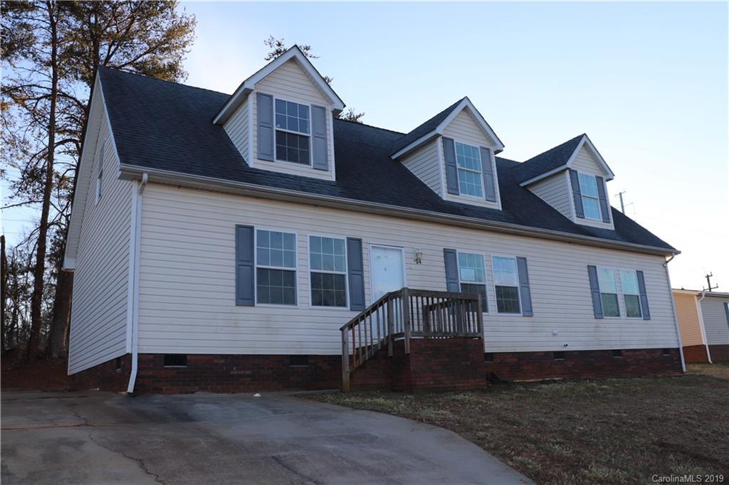 304 Forest Hollow Dr., Statesville, NC 28677
