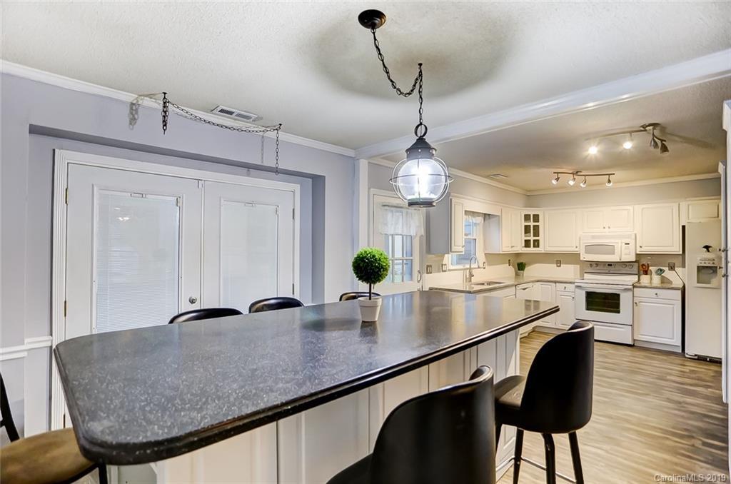 6738 Raeburn Ln., Charlotte, NC 28227