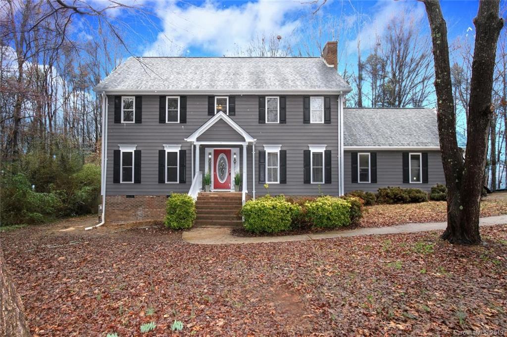 215 Hickory Lane Dr., Mount Holly, NC 28120