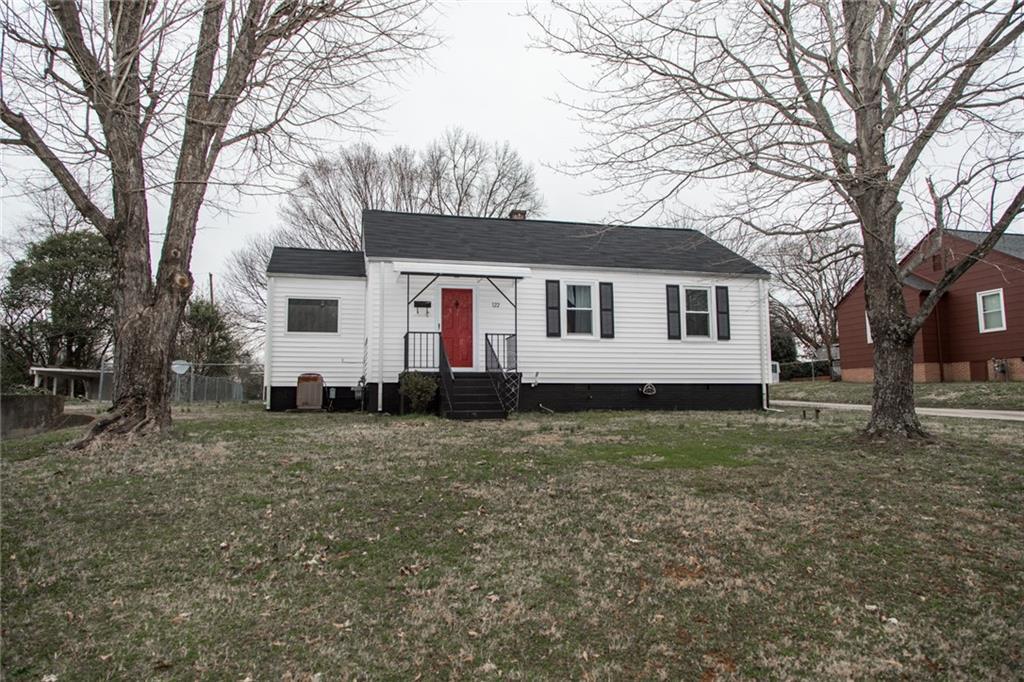 122 34th St., Longview, NC 28601