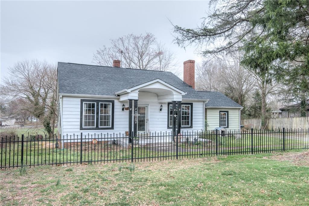 3975 1st Ave., Hickory, NC 28602