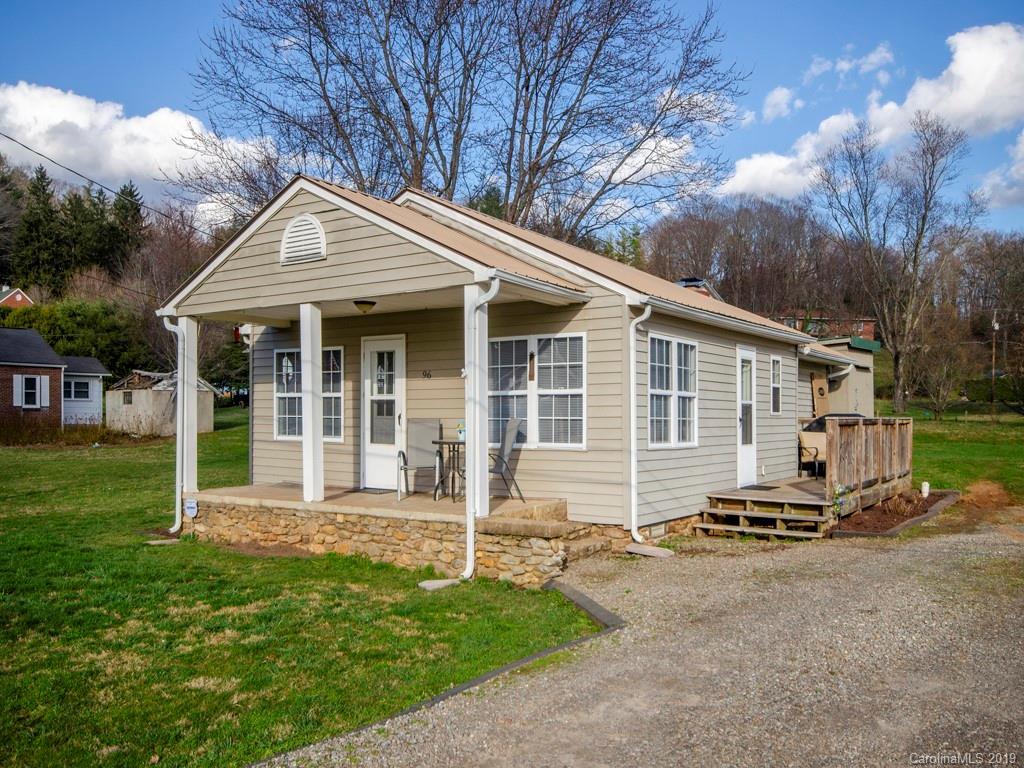 96 Maxwell St., Waynesville, NC 28786