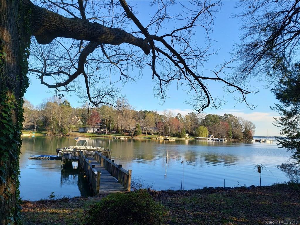 125 Chestnut Tree Rd., Mooresville, NC 28117