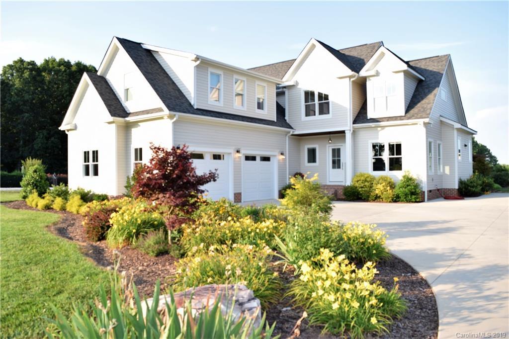 521 Linwood Rd., Mooresville, NC 28115