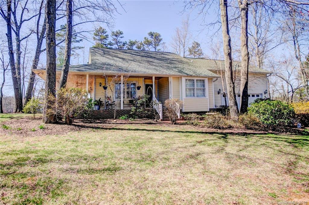 6 Hiawatha Ct., Asheville, NC 28806