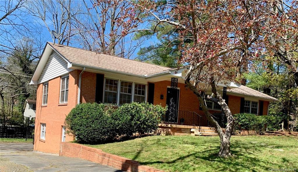 1005 Fassifern Ct., Hendersonville, NC 28791