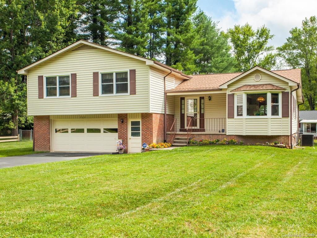 724 Shadywood Ln., Hendersonville, NC 28792