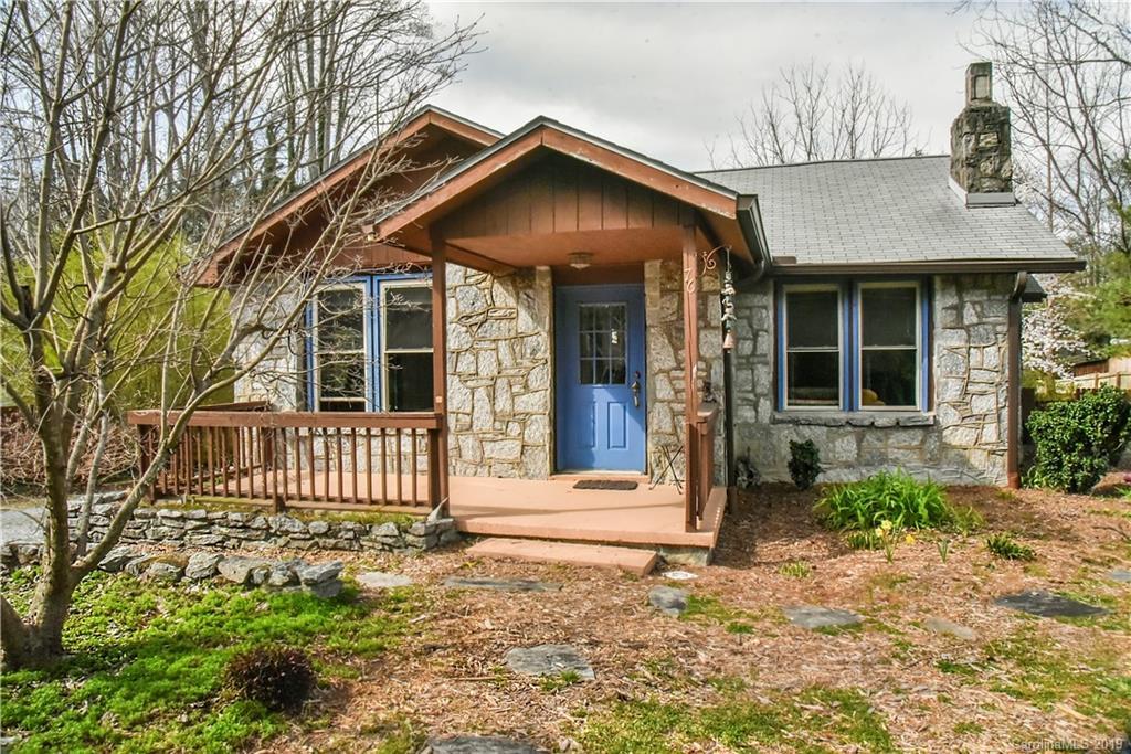 76 Wisteria Ln., Hendersonville, NC 28791
