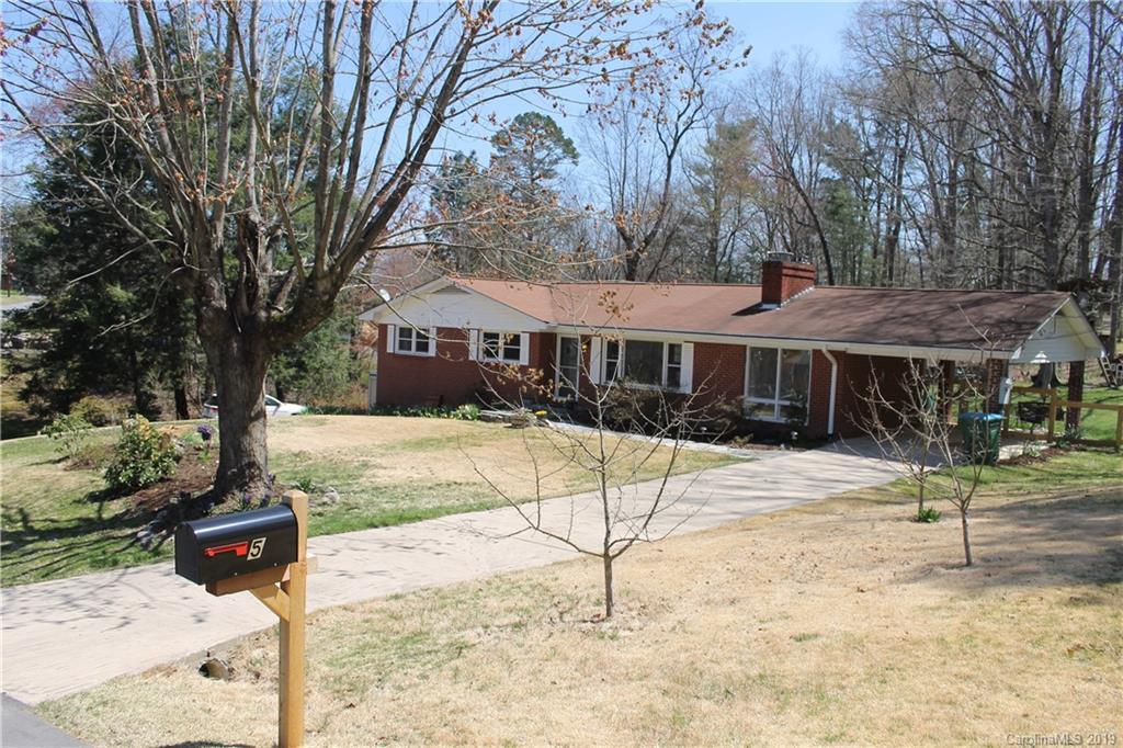 5 Starnes Cove Dr., Asheville, NC 28806