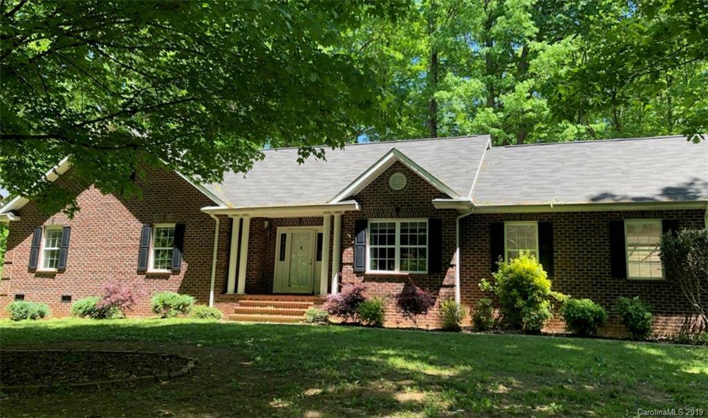 321 Red Dog Dr., Mooresville, NC 28115