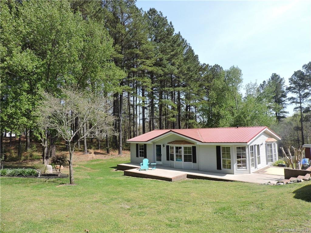 8495 Dog Leg Rd., Sherrills Ford, NC 28673
