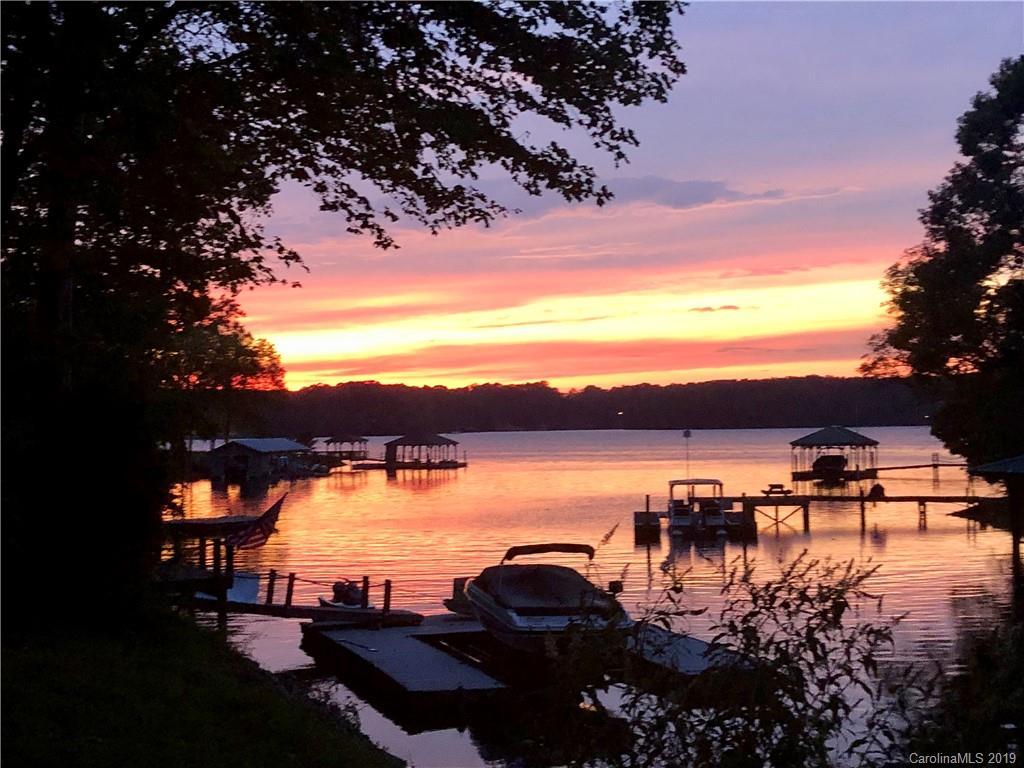 714 Lakeview Shores Loop, Mooresville, NC 28117