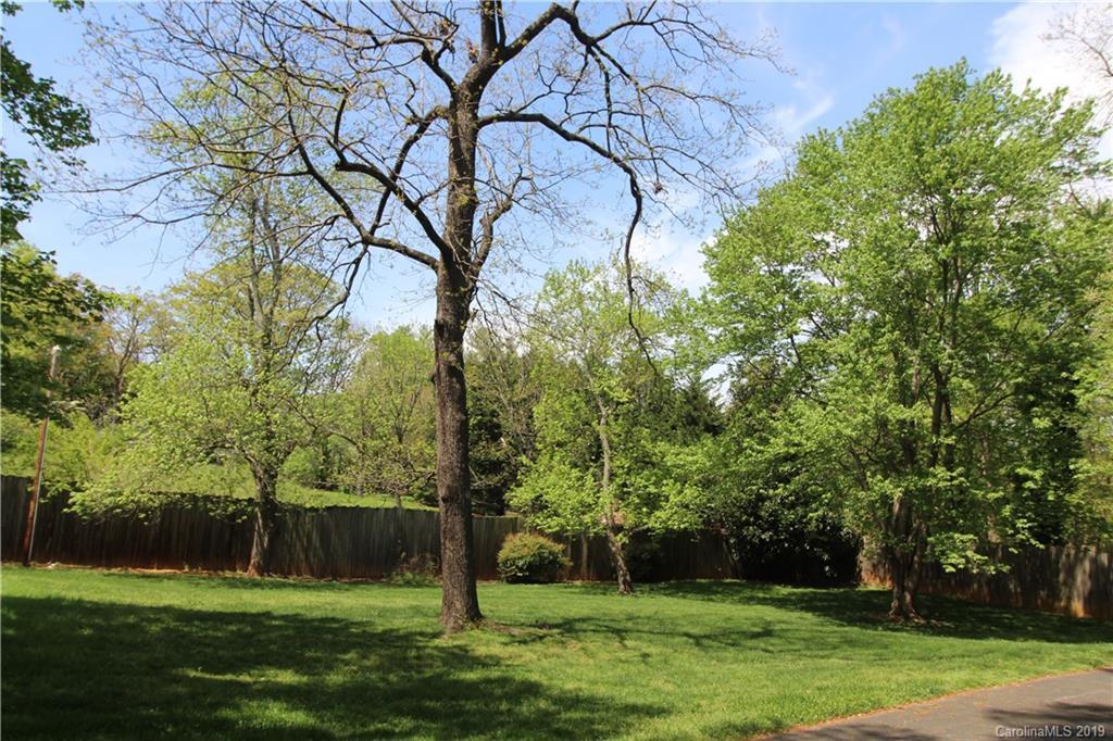 16 Brookgreen Pl., Statesville, NC 28677