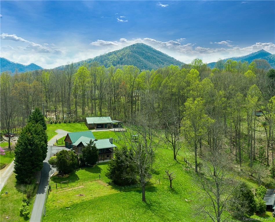 31 Cabin Cove Rd., Leicester, NC 28748