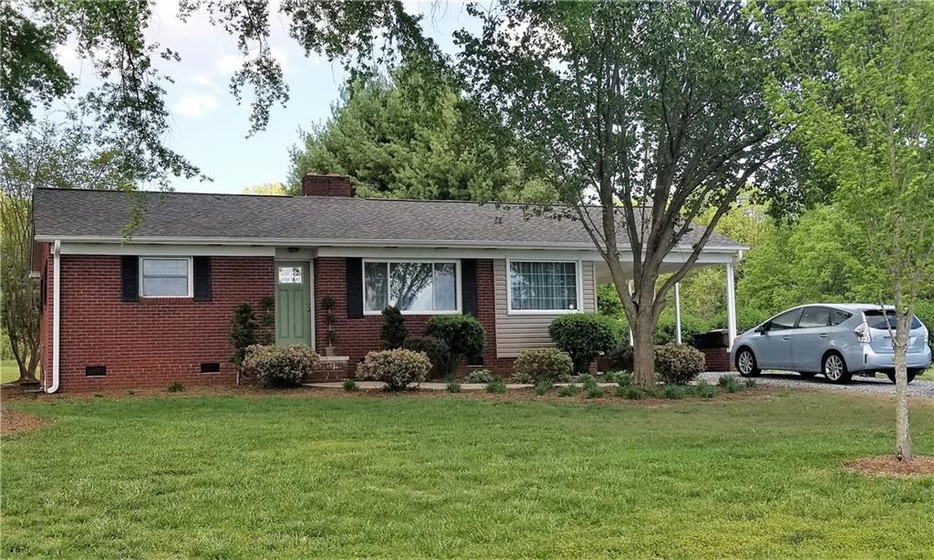 7940 Mountain Shore Dr., Sherrills Ford, NC 28673