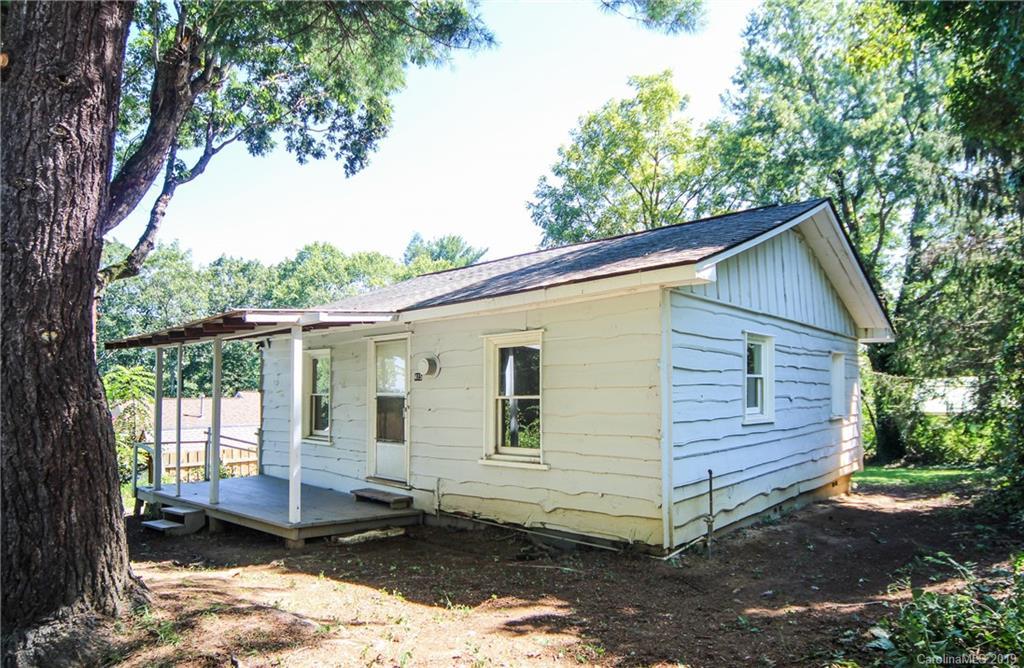 415 Beverly Ave., Hendersonville, NC 28792