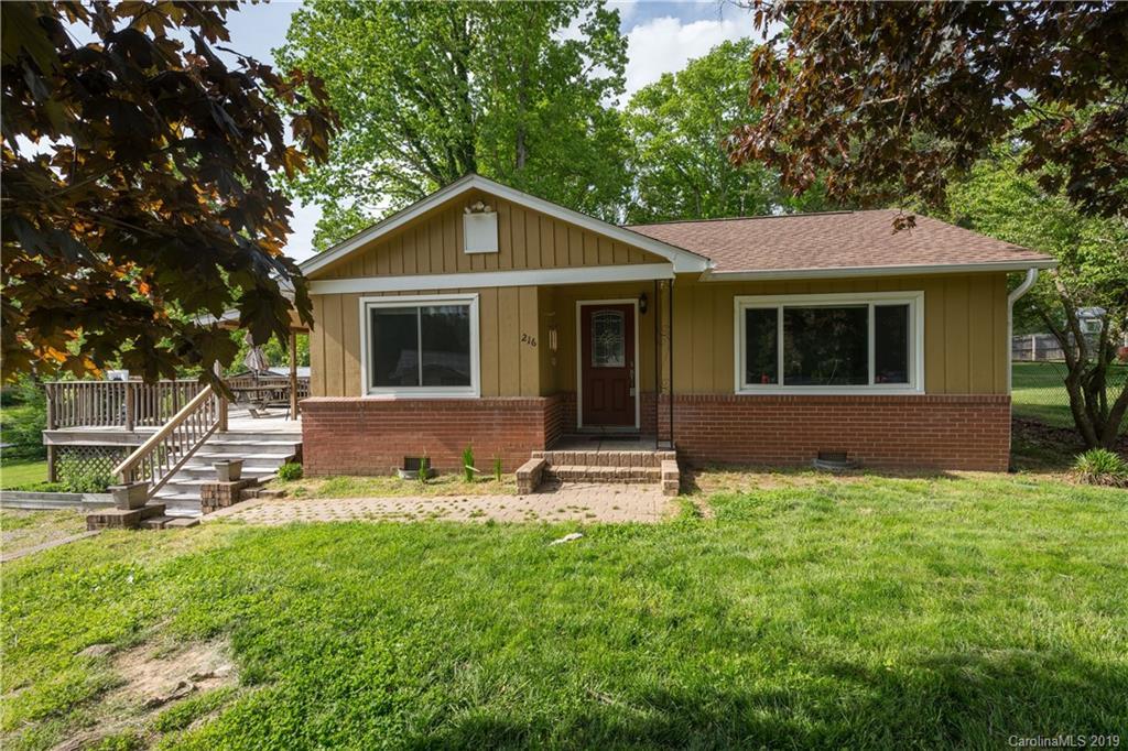 216 Edenburg St., Hendersonville, NC 28791