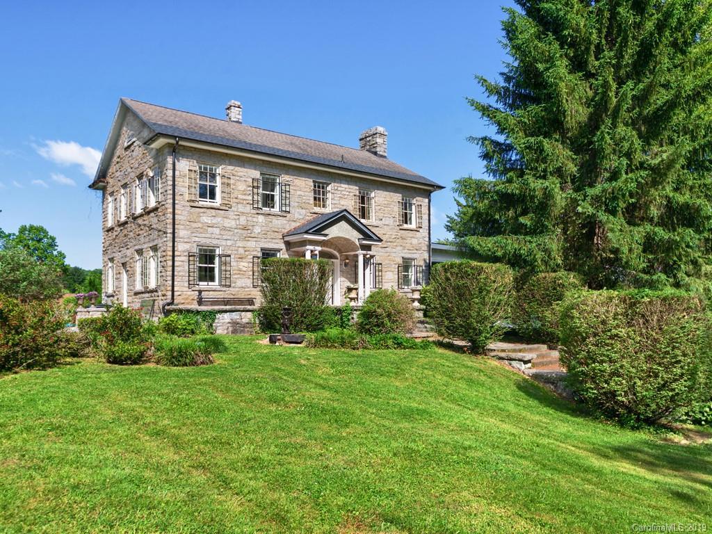 459 Courtland Blvd., Hendersonville, NC 28791