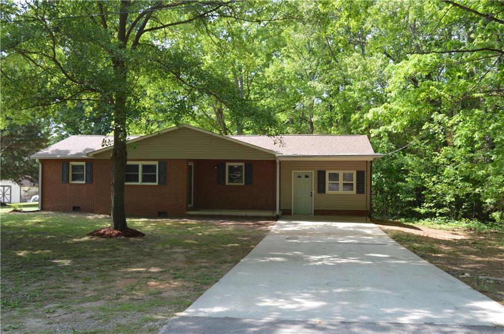 1669 Belcross Ln., Newton, NC 28658