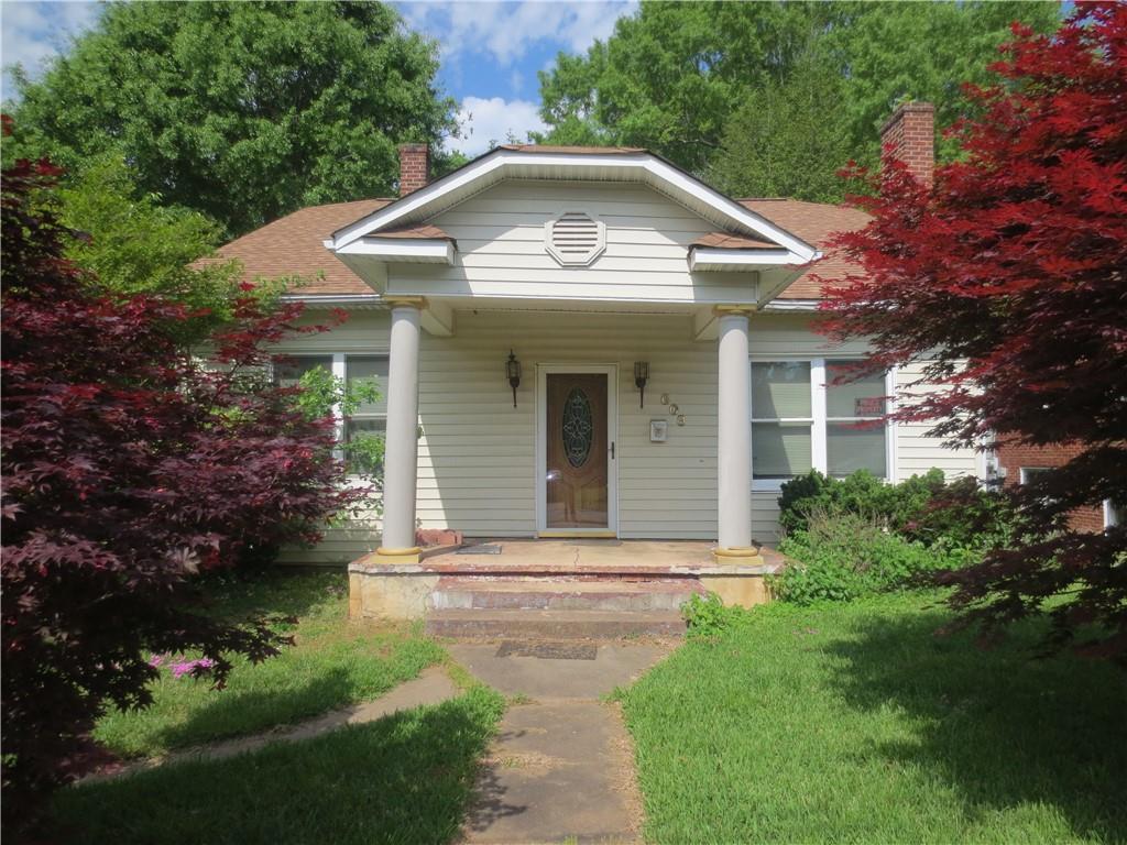808 3rd St., Hickory, NC 28602