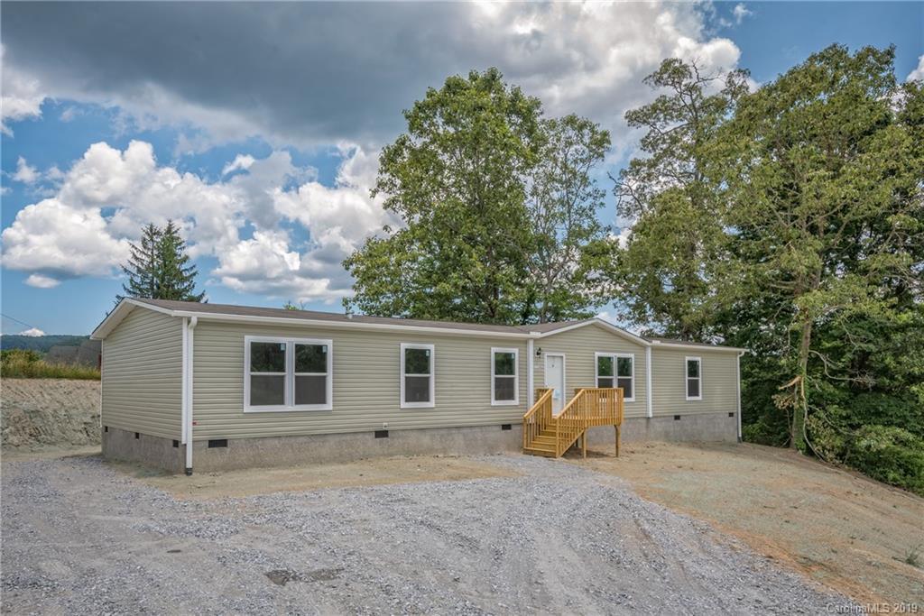 139 Big Oak Rd., Hendersonville, NC 28792