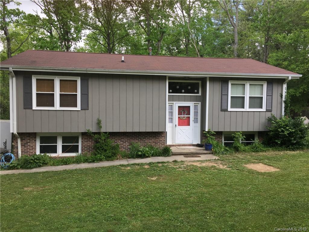 30 Country Rd., Hendersonville, NC 28791