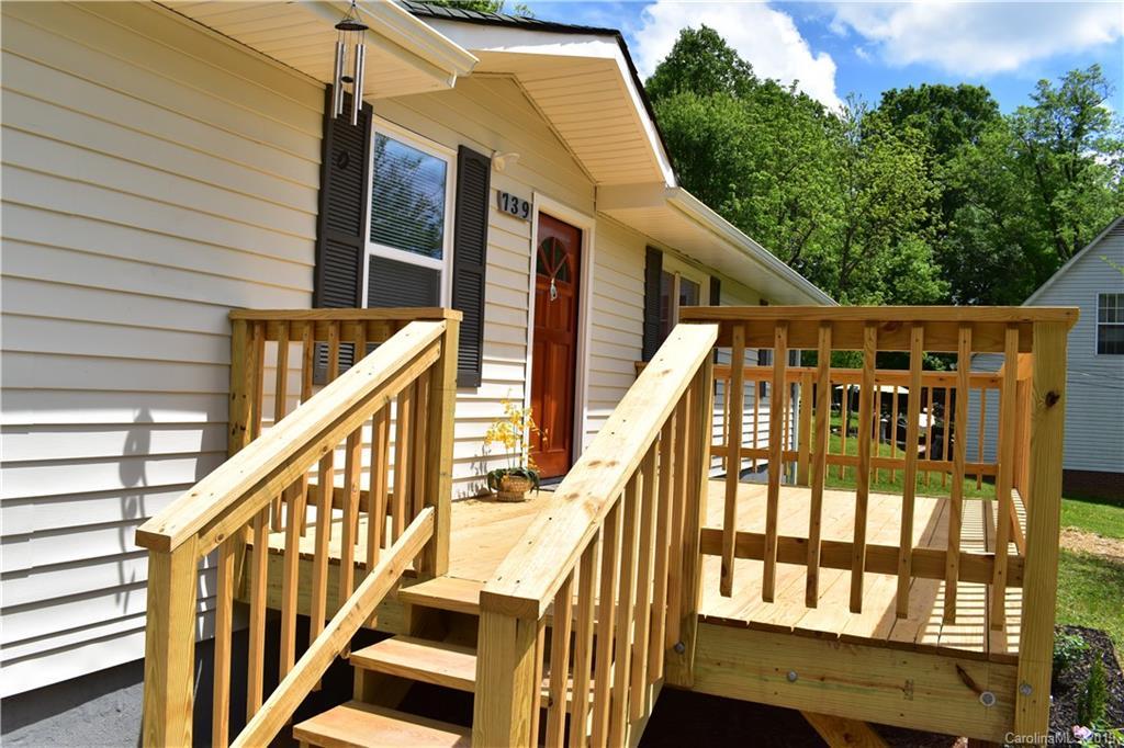739 Riddle St., Mount Holly, NC 28120
