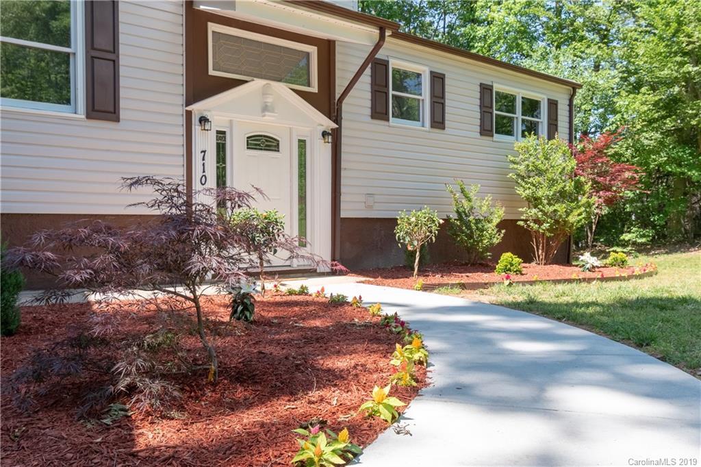 710 Stonecrest Dr., Statesville, NC 28625