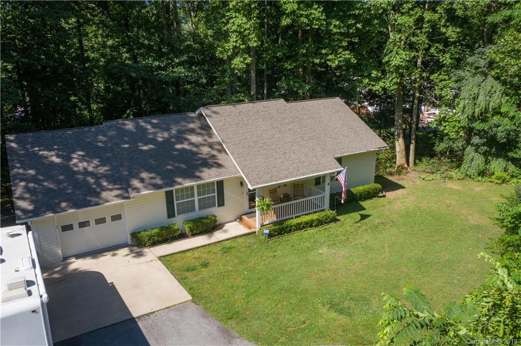 51 Lyndhurst Grove Ct., Hendersonville, NC 28791