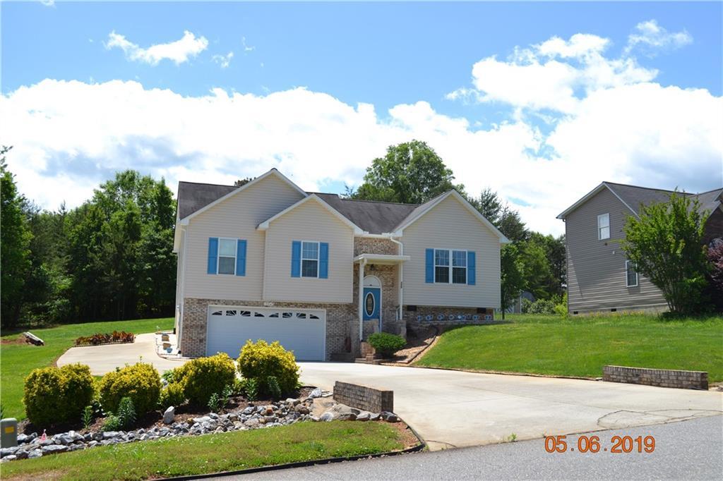 305 Pine Meadows Cir. #4, Hickory, NC 28601
