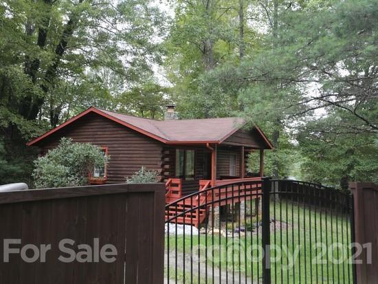 155 Rustic Heights Rd., Waynesville, NC 28785
