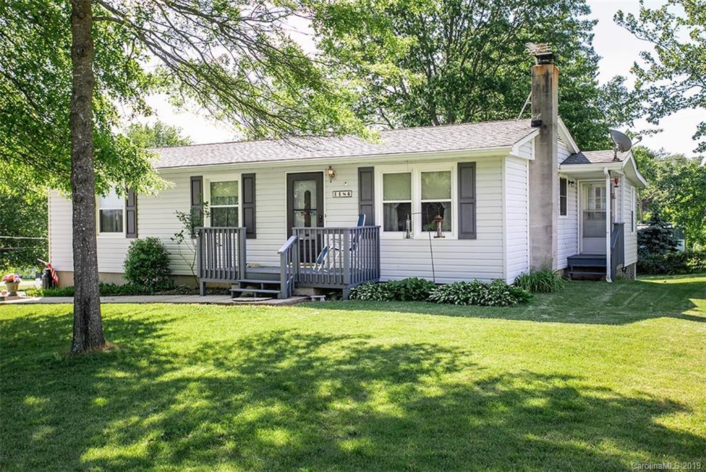 1184 Eastbrook Dr., Hendersonville, NC 28792