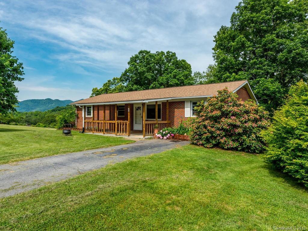 28 Hendrix Dr., Candler, NC 28715