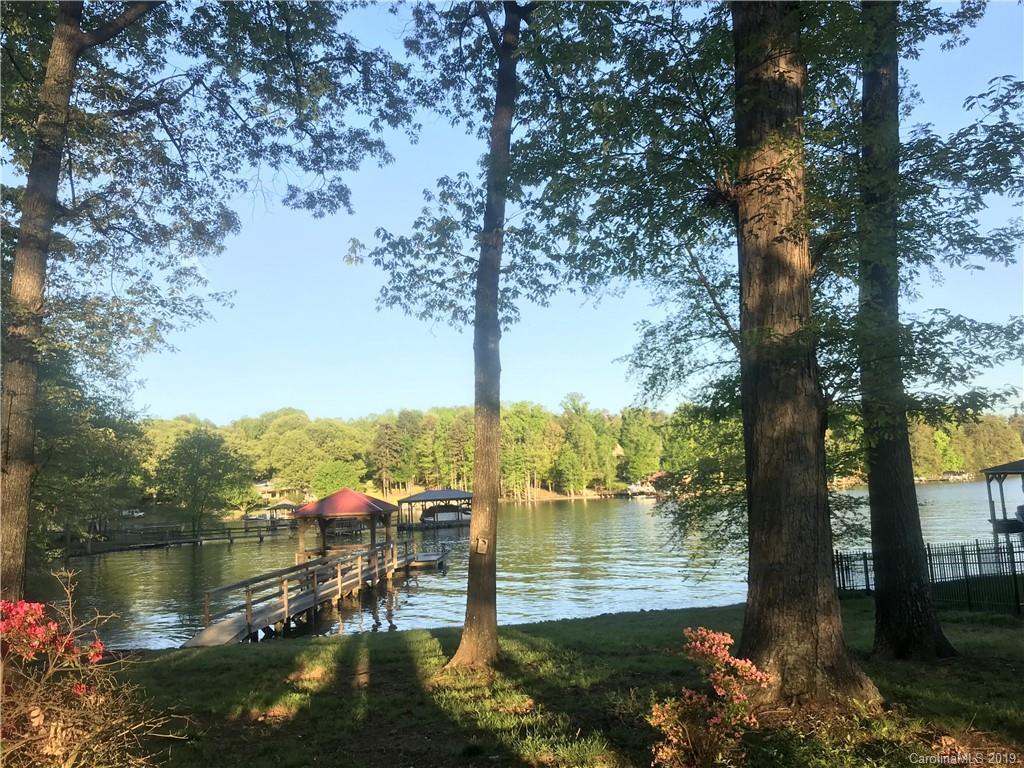 8176 Drake Ct., Sherrills Ford, NC 28673