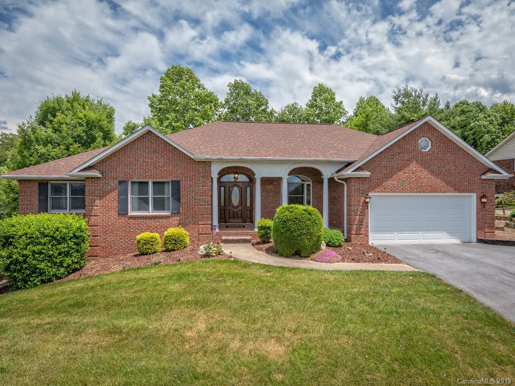 346 Mountain Valley Dr., Hendersonville, NC 28739