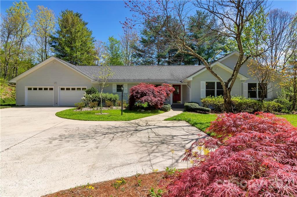 228 Waterford Ln., Brevard, NC 28712