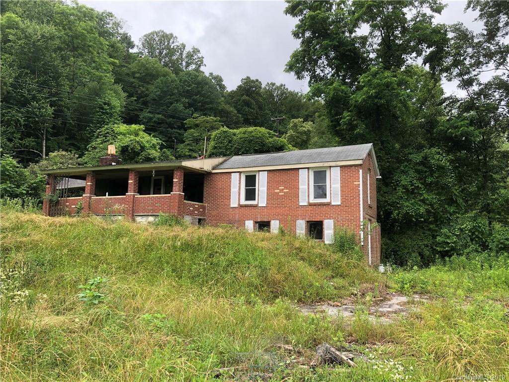 124 Yale Rd., Hendersonville, NC 28739