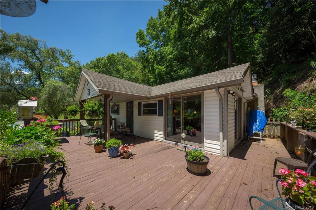 1503 Beantown Rd., Waynesville, NC 28786