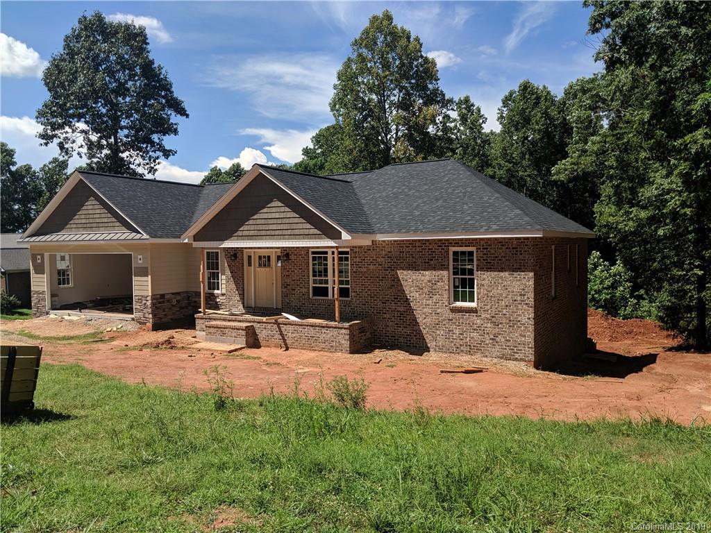 2062 Friendly Ln., Newton, NC 28658